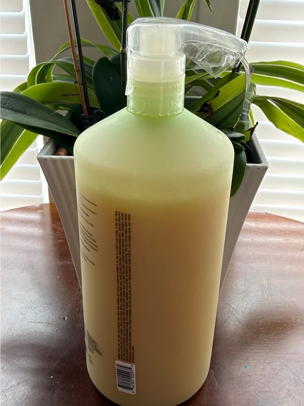 Brilliant Gloss Shampoo - Cream It's not used, I dropped it a little